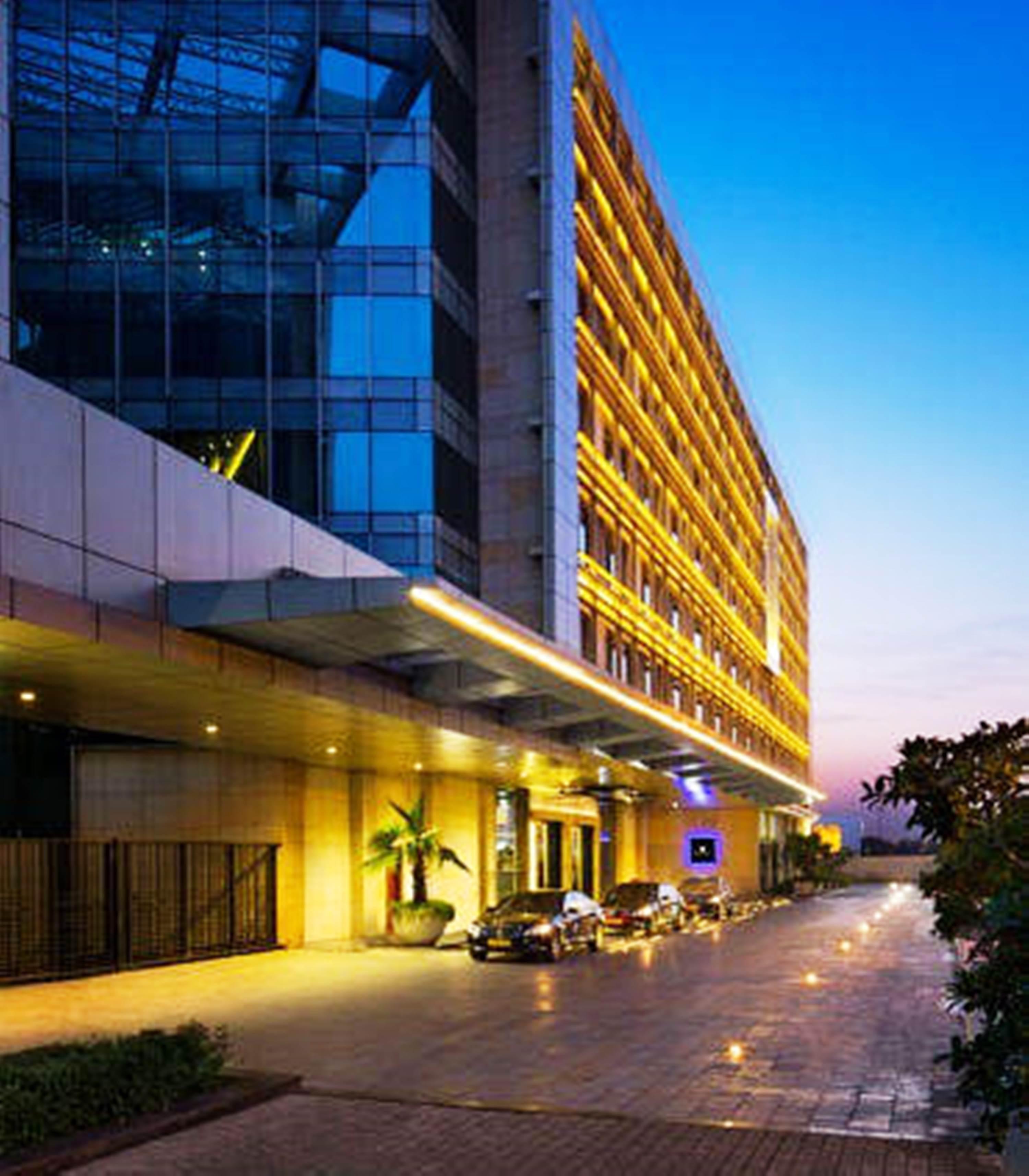 Jw Marriott Hotel New Delhi Aerocity Exterior photo